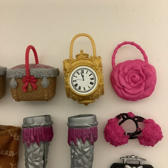 Ever After High Doll Accessories Lot Purse Bag Picnic Basket Boots Necklace - Picture 2 of 16
